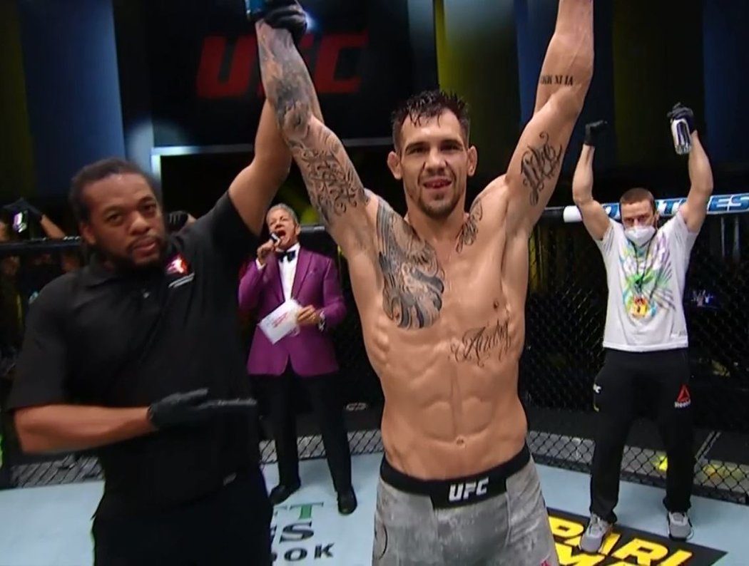 Aleksandar Rakic porazil v rámci UFC 175 Anthonyho Smitha na body