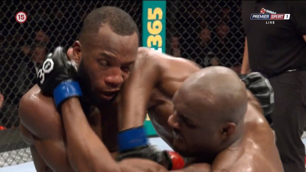 Bitvu Leon Edwards vs. Kamaru Usman 3 ovládl a šampionem velterové váhy UFC zůstává Angličan Edwards