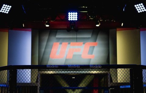 Turnaj UFC on ESPN 23 právě začal