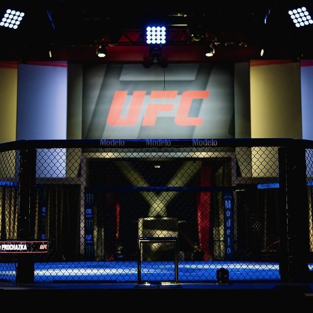 Turnaj UFC on ESPN 23 právě začal