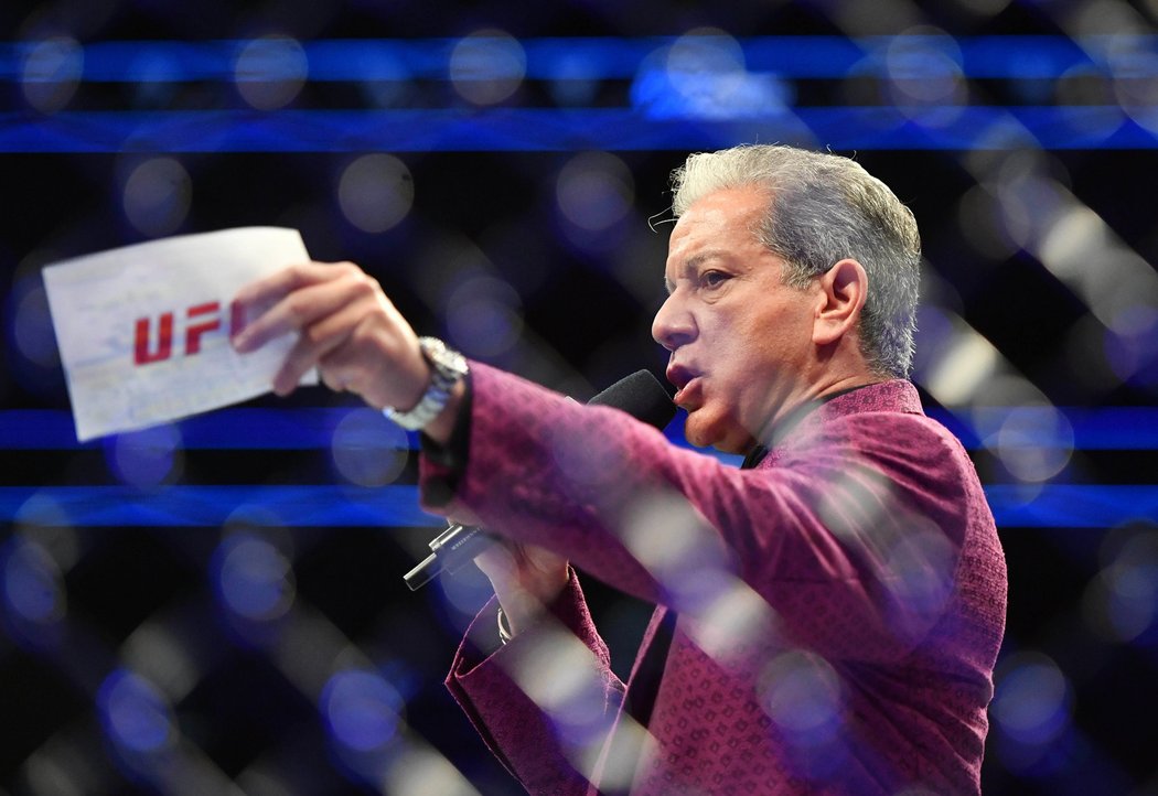 Také při sobotním galavečeru UFC nechyběl moderátor Bruce Buffer