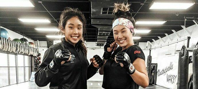 MMA bojovnice Victoria Leeová se sestrou Angelou