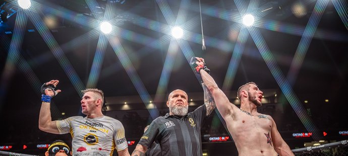 Český MMA bojovník Zdeněk Polívka vyhrál zápas s polským tvrďákem Robertem Bryczekem