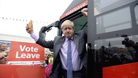 Bývalý londýnský starosta Boris Johnson naopak prosazuje odchod Británie z EU.