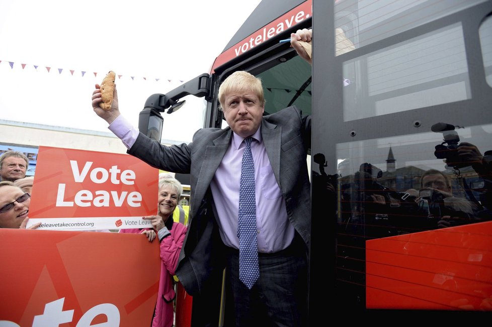 Bývalý londýnský starosta Boris Johnson naopak prosazuje odchod Británie z EU.
