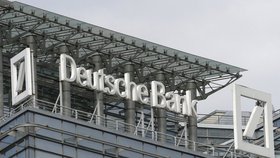 Problémy hlásí i Deutsche Bank.