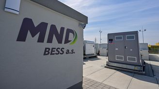 Komárkova MND rozjela obří baterii za čtvrt miliardy, pomáhat má síti i obchodu s elektřinou Komárkova MND rozjela obří baterii za čtvrt miliardy, pomáhat má síti i obchodu s elektřinou