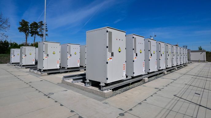 Nové bateriové uložiště firmy MND u Břeclavi s kapacitou 31 MWh a výkonem 12 MW. Nové bateriové uložiště firmy MND u Břeclavi s kapacitou 31 MWh a výkonem 12 MW.