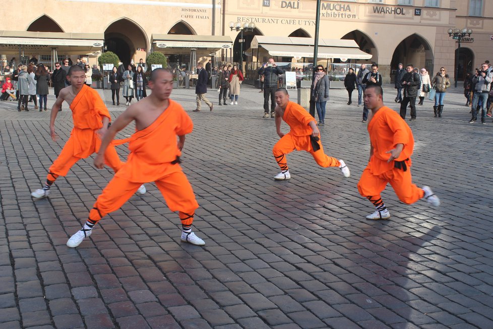 Mniši se učení v klášteře Shaolin věnují od pěti až šesti let