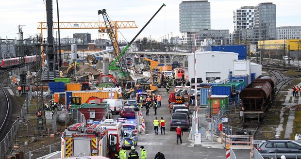 Exploze letecké bomby v Mnichově: Zranění lidé u nádraží, operace zachránila dělníkovi život