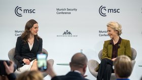 Mnichovská bezpečnostní konference: Finská premiérka Sanna Marinová s předsedkyní Evropské komise Ursulou von der Leyenovou (18.2.2023)