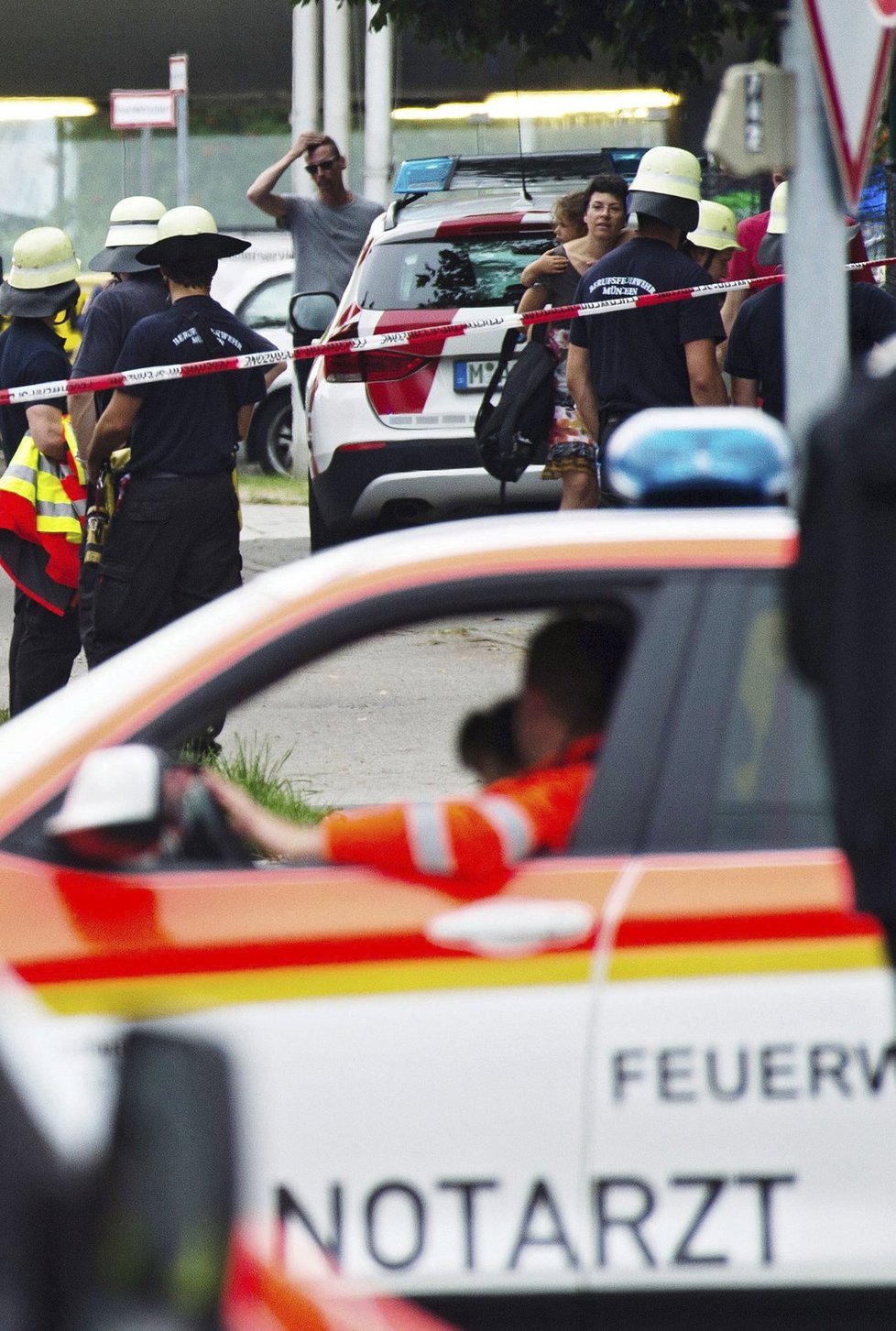 Útok v Mnichově: Střelba v obchoďáku a na náměstí, nejméně 10 mrtvých.