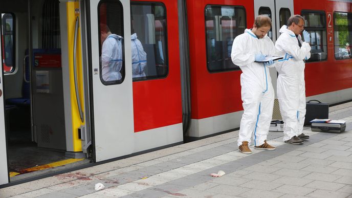 Na nádraží nedaleko Mnichova pobodal muž čtyři lidi