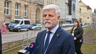 Schizma zahraniční politiky: Pavel sklidil potlesk za muniční iniciativu, Macinka posměšky za „dva gendery“ Schizma zahraniční politiky: Pavel sklidil potlesk za muniční iniciativu, Macinka posměšky za „dva gendery“