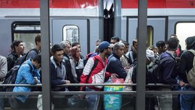 Na nádraží do Mnichova dorazilo před dvěma lety jen za víkend 20 tisíc uprchlíků. Teď už je to výrazně méně.