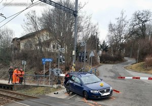 Dopravní nehoda na přejezdu v Mnichovicích u Prahy. (6. únor 2024)