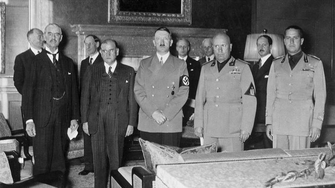 Chamberlain, Daladier, Hitler a Mussolini při podpisu Mnichovské dohody.