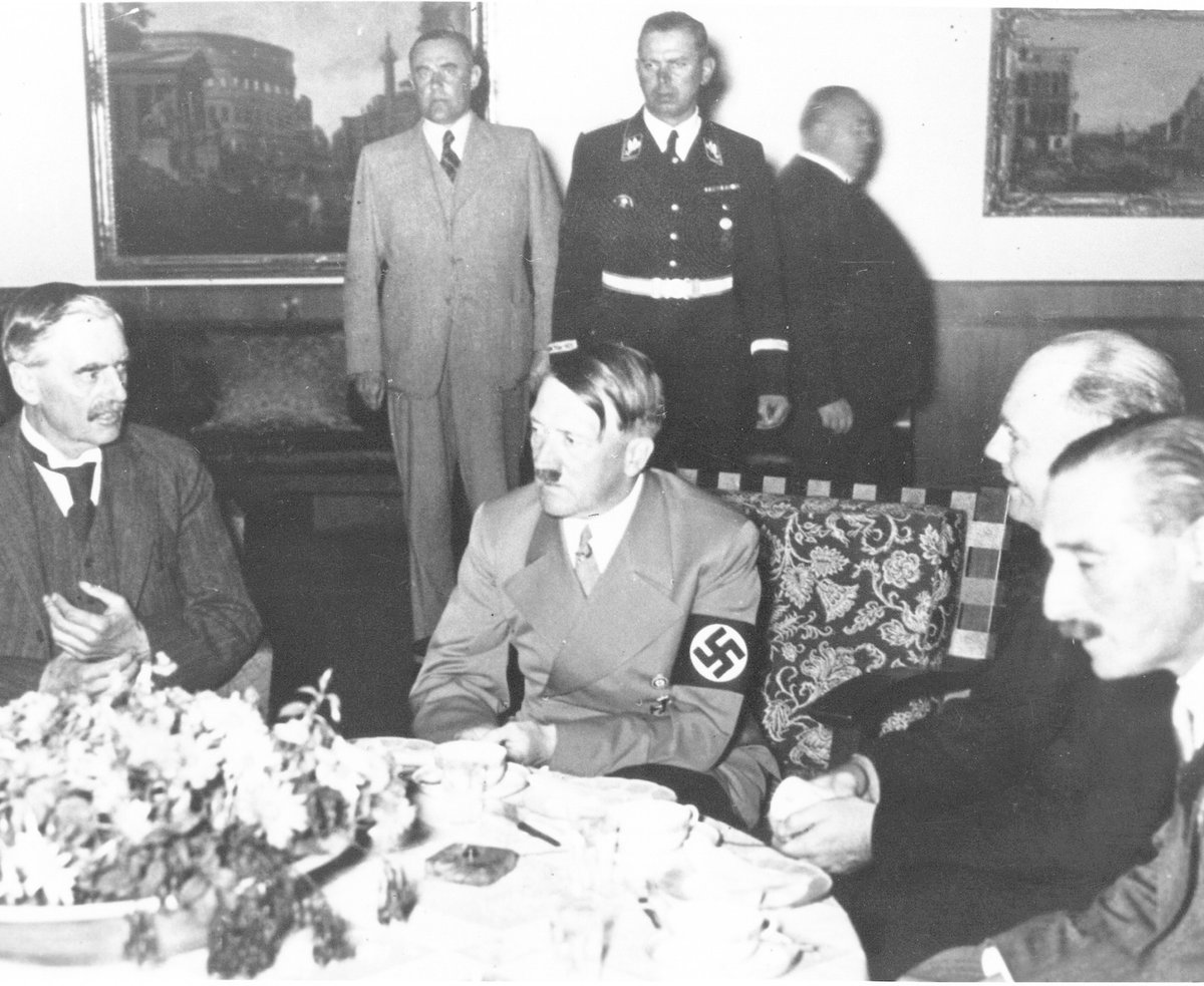 Hitler, Chamberlain, Daladier a Mussolini během konference v Mnichově.