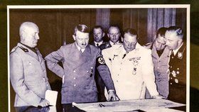 Zástupci Británie, Francie, Itálie a Německu při podpisu Mnichovské dohody.