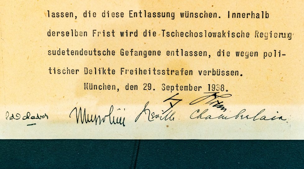 Podpisy Daladiera, Mussoliniho, Chamberlaina a Hitlera na mnichovské dohodě