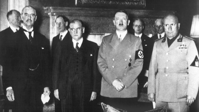 Chamberlaine, Daladier, Hitler a Musollini po podpisu smlouvy 29. září 1938.