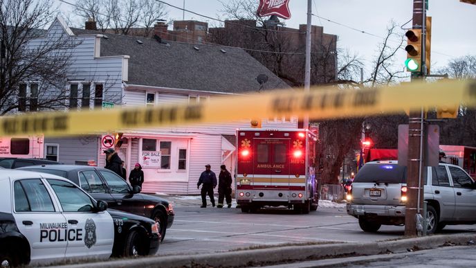 Policie vyšetřuje střelbu v americkém pivovaru Molson Coors v Milwaukee.