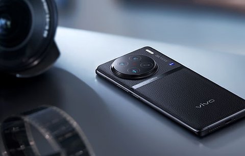 Revoluce mezi smartphony: Nový vivo X90 Pro má tři fotoaparáty a pracuje s umělou inteligencí