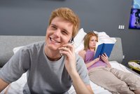 Teď ne, drahoušku, musím to zvednout: Pro dospělé je důležitější mobil než sex!