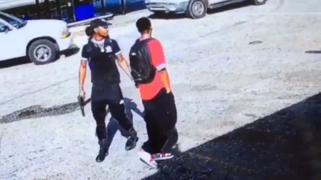 Dva muži se v USA pohádali kvůli mobilu. Jeden z nich toho druhého pak zastřelil.