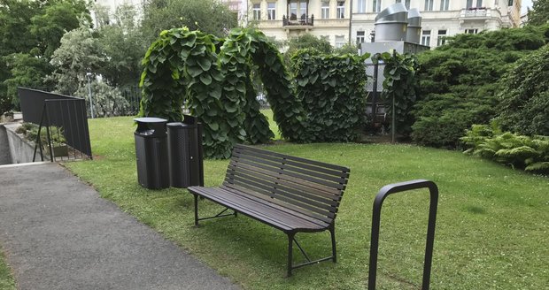 Nový pražský mobiliář by se měl postupně objevovat ve veřejném prostoru.
