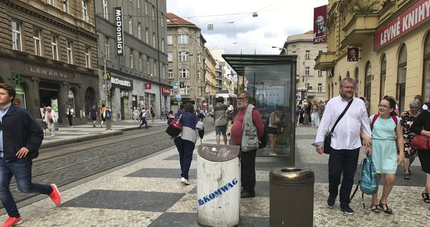 Praze vadí, že v Praze se nacházejí desítky různých košů i laviček.