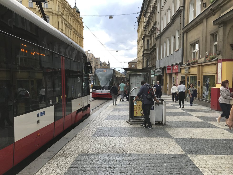 Praze vadí, že v Praze se nacházejí desítky různých košů i laviček.