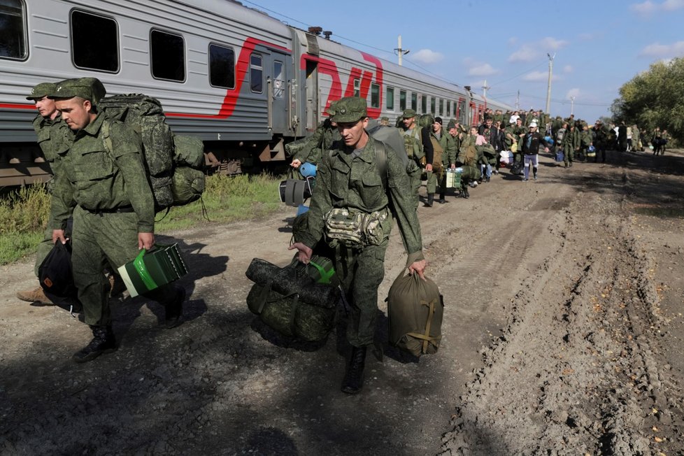 Mobilizovaní ruští rezervisté nasedají do vlaku. Prudboj, Volgogradská oblast, 29. 9. 2022.
