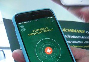 Aplikace Záchranka se v prvním roce své existence osvědčila. Do chytrých telefonů si ji v Česku stáhlo 920 tisíc lidí, v Praze jich je 200 tisíc.