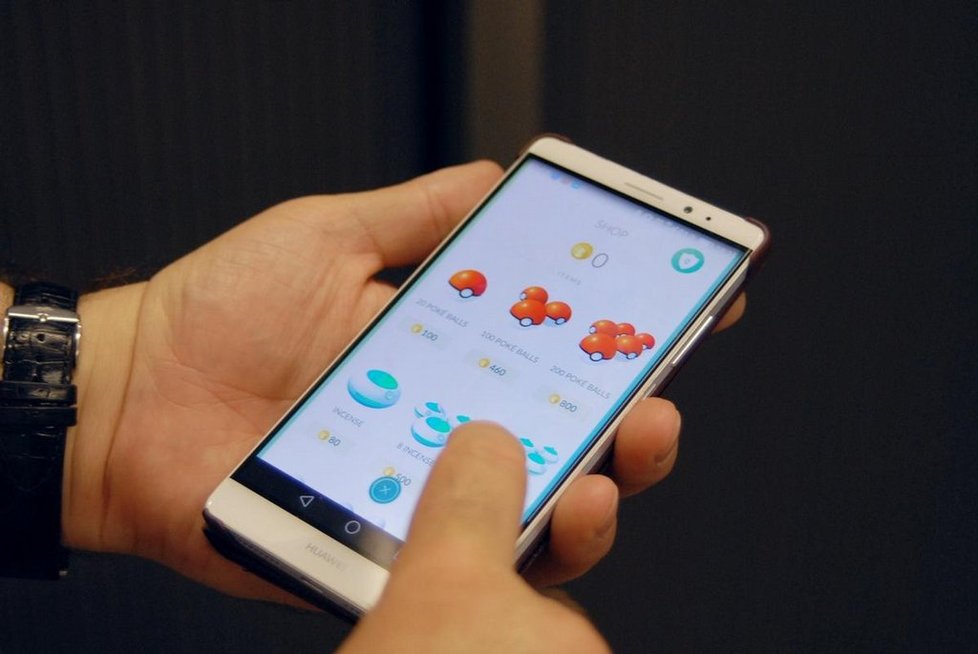 Mobilní hra Pokémon Go zaujala letos celý svět.