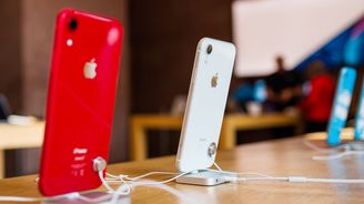 Apple se koncem roku stal jedničkou v dodávkách smartphonů, po dvou letech předstihl Samsung