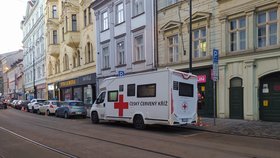 Praha od 11. ledna oficiálně zřídila mobilní očkovací tým, který bude jezdit od jednoho domova pro seniory k druhému. Bude rozvážet a také aplikovat vakcíny proti covid-19 jak seniorům, tak i pečujícímu personálu.
