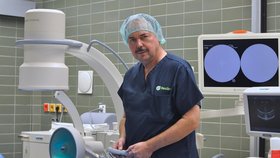 Metodu litotrypse zavedl na Urologické klinice Fakultní nemocnice Brno její současný přednosta prof. MUDr. Dalibor Pacík.
