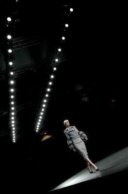 Španělský módní návrhář Juanjo Oliva představil na Fashion weeku v Madridu novou kolekci podzim/zima 2012