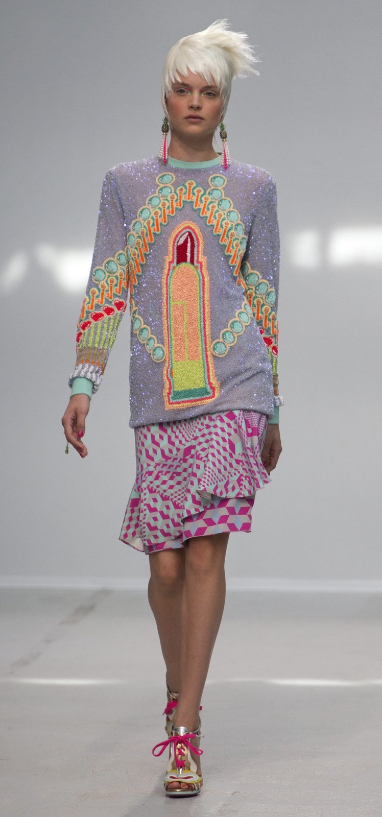 Kolekce indického módního návrháře Manishe Arory, kterému přezdívají „indický John Galliano“.
