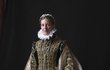 V expozici je i unikátní dvorský oděv královny Anny Habsburské z roku 1571.  Černý brokátový šat s vlečkou a trojúhelníkovými rukávy podloženými damaškem je ozdoben zlatostříbrnou strojní výšivkou.