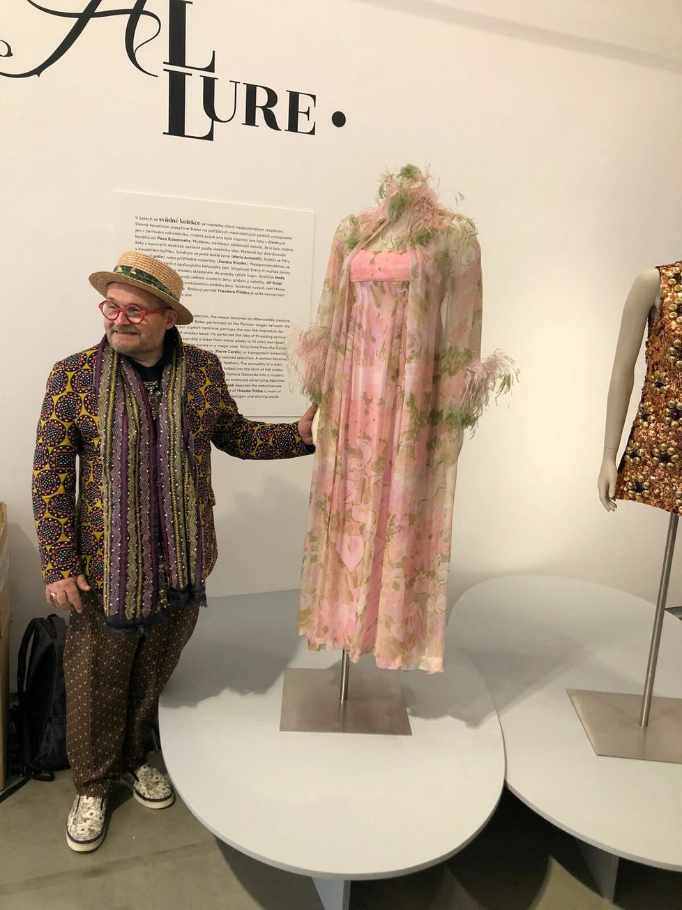 Výstava Fashion Paradox - Móda vs. Umění v Museu Kampa ukazuje kurátorský výběr šatů ze sbírky litevského módního nadšence Alexandra Vasilieva
