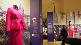 Móda a styl prvních dam! Exkluzivní výstava v Národním muzeu mapuje oblékání prezidentských poloviček