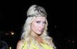 Paris Hilton se obléká luxusně, ale ne vždy vkusně. Tady je na festivalu Coachella v roce 2010.