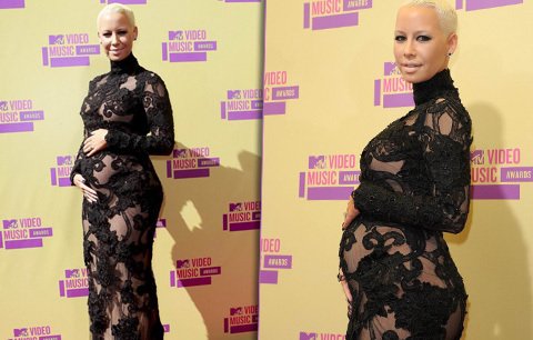 Ani modelka Amber Rose to s černou krajkou nevychytala.