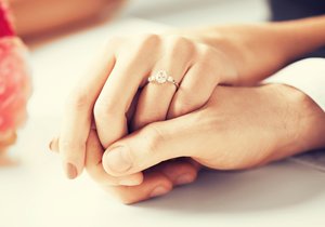 Brněnští strážníci zachránili zoufalé snoubence: Budoucí nevěstě našli drahý prsten za desetitisíce!