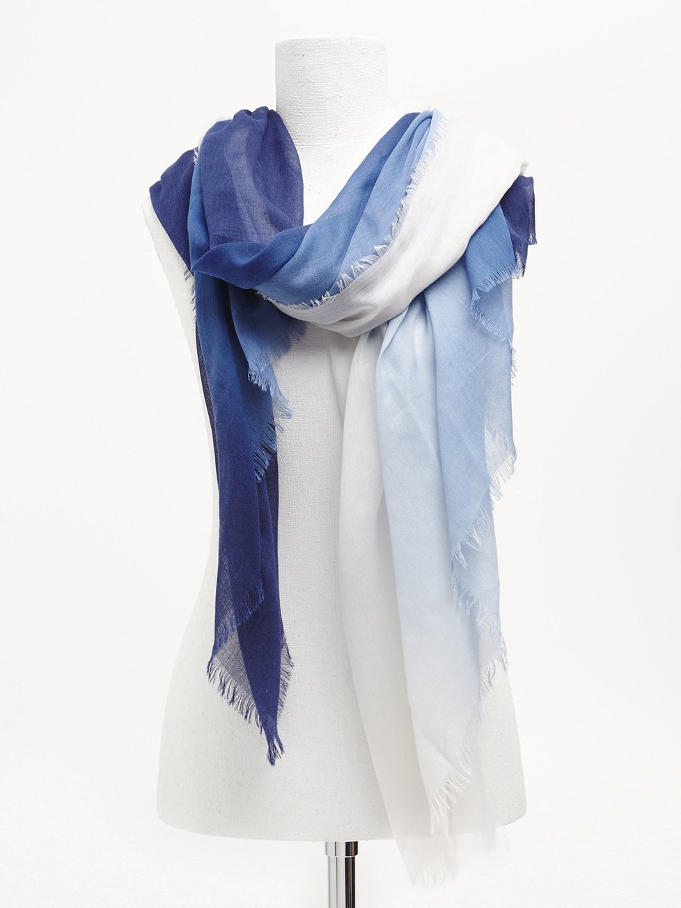 Stylový ombré šátek, Reserved, 249 Kč.