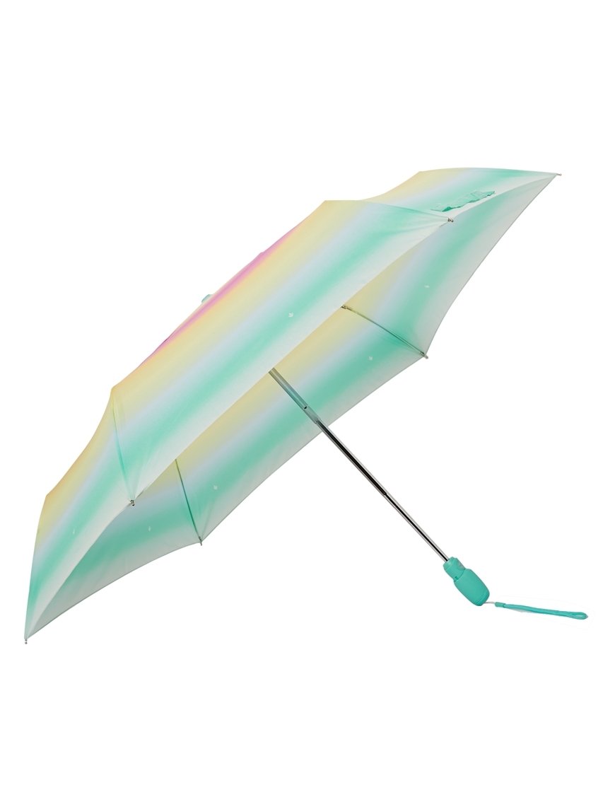 Duhový deštník, Asos.com, cca 400 Kč.