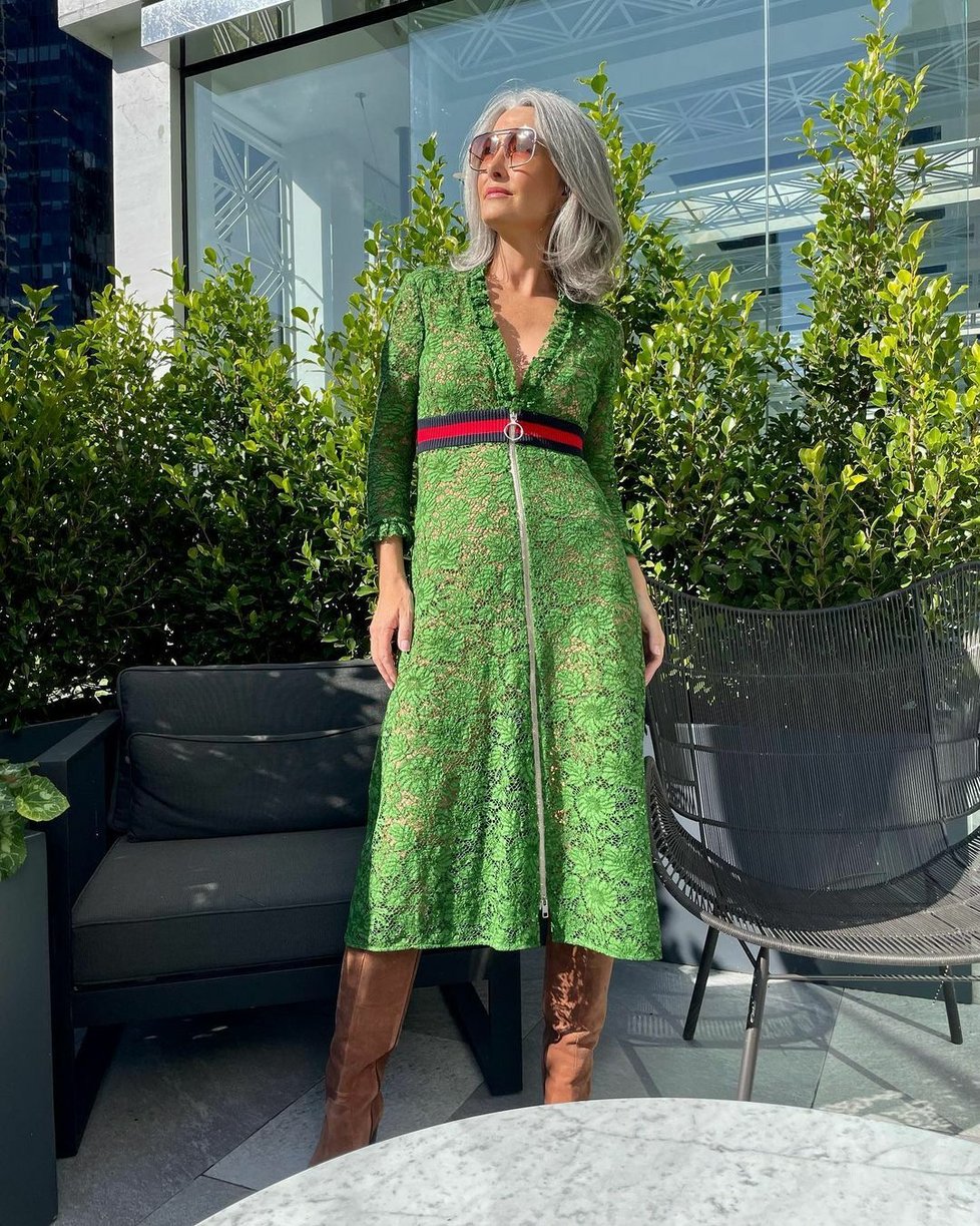 Móda pro ženy 50+: Inspirujte se blogerkou, která svůj věk umí nosit