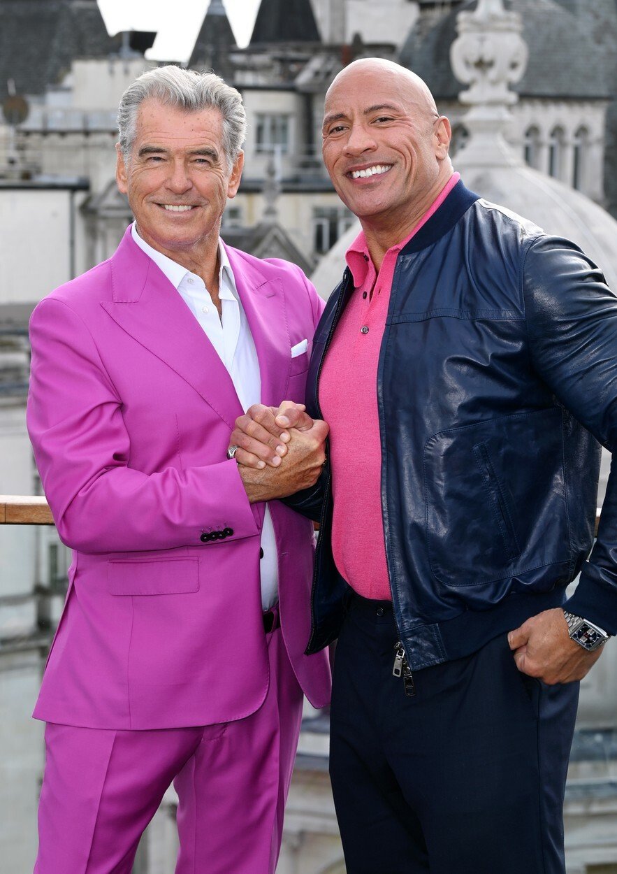 Dwayne Johnson a Pierce Brosnan